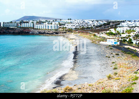 Küstenlandschaft im Süden von Lanzarote, Kanarische Inseln, Playa de las Coloradas Strand in Playa Blanca Stockfoto