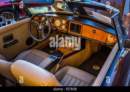 1974 MGB Cabrio bei einem Oldtimertreffen in Amelia Island, Florida. Stockfoto