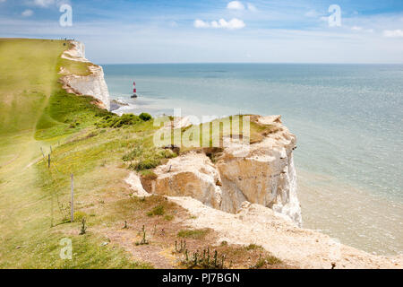 Beachy Head, East Sussex, Englische Südküste, Blick auf das Meer und die Klippen, Leuchtturm Stockfoto