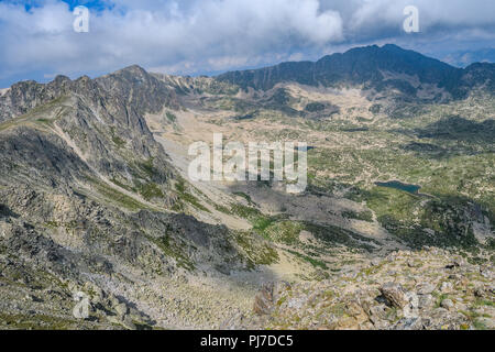 Panoramablick vom Gipfel in Montmalus Stromkreis, Andorra Stockfoto