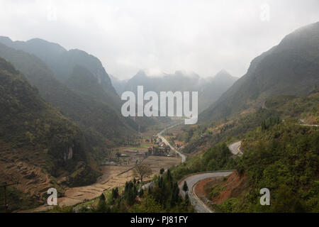 Ha Giang, Vietnam - am 18. März 2018: Dorf in einer abgelegenen ländlichen Gegend in den Bergen im Norden von Vietnam Stockfoto