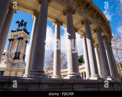 Monumento al Rey Alfonso XII en el Parque de El Retiro. Madrid. España Stockfoto