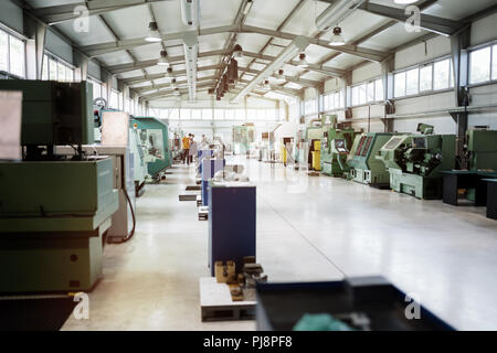 Industrie Fabrik mit CNC-Maschinen Stockfoto