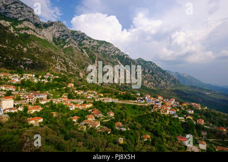 Skanderbeg Berge mit Kruja Krujë, Blick von der Festung, qark Durrës, Durres, Albanien Stockfoto