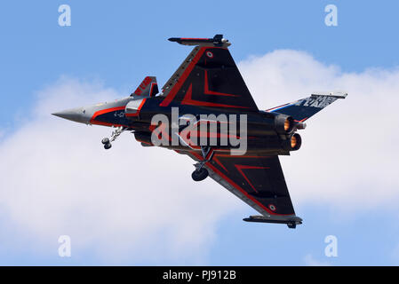 Armee de l'Air französische Luftwaffe Dassault Rafale C startet bei der Royal International Air Tattoo, RIAT, RAF Fairford Airshow. Stockfoto