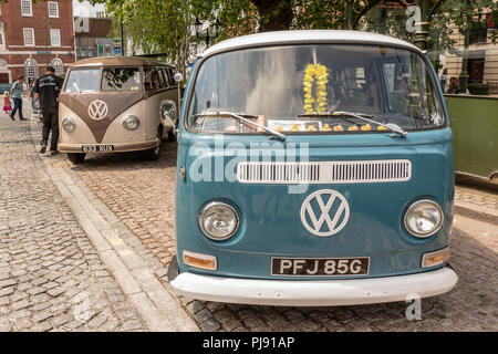 Volkswagen Reisemobile auf Anzeige an der Pflaumenmus 2018 - Horsham, West Sussex, UK. Stockfoto