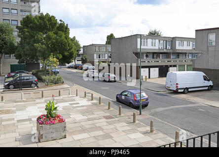 Gehäuse in Thamesmead, südöstlich von London, der berühmten 60er Jahre sozialer Wohnungsbau Projekt der Greater London Council entwickelt Stockfoto