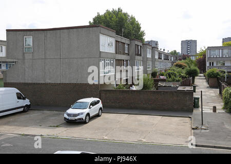 Gehäuse in Thamesmead, südöstlich von London, der berühmten 60er Jahre sozialer Wohnungsbau Projekt der Greater London Council entwickelt Stockfoto