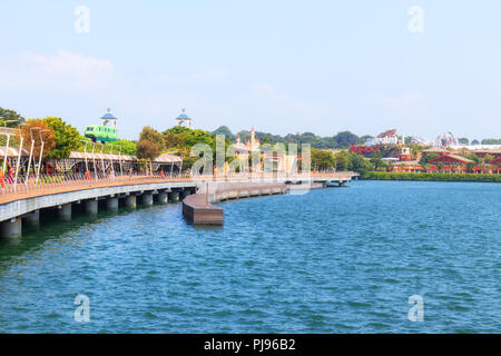 Singapur - 13. Juli 2018: Der Sentosa Boardwalk Foot Bridge Stockfoto