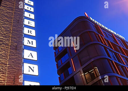 TALLINN, Estland - 29. AUGUST 2018: alte und moderne Architektur von rotermann Viertel am Abend Stockfoto