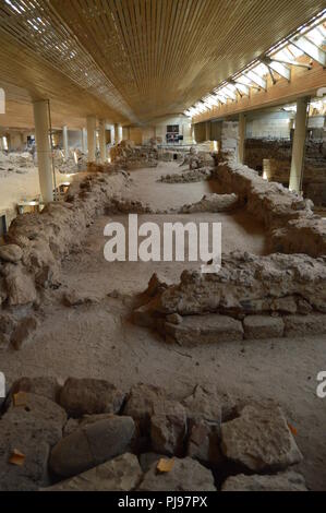 Einstellen der Häuser sehr gut Erhalten in die archäologische Stätte von Akrotiri. Archäologie, Geschichte, Reisen. Juli 7, 2018. Insel Santorini, Thera. Griechenland. Stockfoto