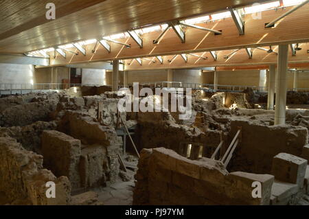 Einstellen der Häuser sehr gut Erhalten in die archäologische Stätte von Akrotiri. Archäologie, Geschichte, Reisen. Juli 7, 2018. Insel Santorini, Thera. Griechenland. Stockfoto