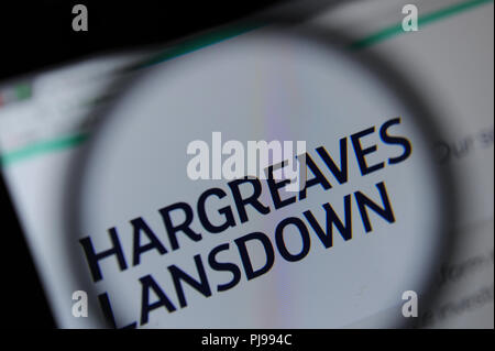 Die hargreaves Landsdown Website durch ein Vergrößerungsglas gesehen Stockfoto