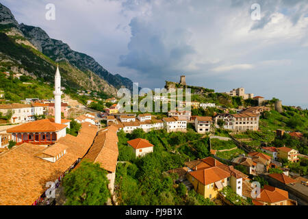 Basar Street, Basar Moschee (Xhamia e Pazarit), Festung und Skanderbeg Museum, Kruja, Krujë, Durrës Qar, Durres, Albanien Stockfoto