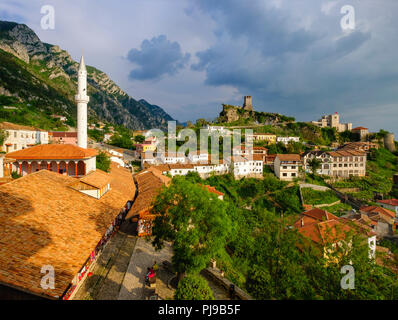 Basar Street, Basar Moschee (Xhamia e Pazarit), Festung und Skanderbeg Museum, Kruja, Krujë, Durrës Qar, Durres, Albanien Stockfoto