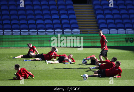 Wales" Gareth Bale (rechts) während des Trainings in Cardiff City Stadium. Stockfoto