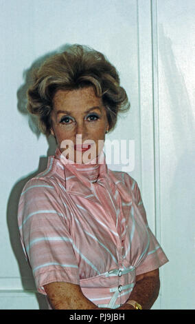 Lilli Palmer, English britisch schweizerische Fictitious character, Autorin und Malerin, in ihrer Villa "La Loma" in Goldingen, Schweiz 1978. Lilli Palmer, Schauspielerin, Autorin und Malerin in Ihrer Villa "La Loma" in Goldingen, Schweiz 1978 Stockfoto