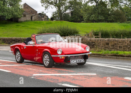 1972 70er Jahre Red Triumph Spitfire , britischer Frontantrieb, Hinterradantrieb, Zweipersonenkonvertible, auf der Oldtimer-Show Hoghton Towers, Preston, Großbritannien Stockfoto