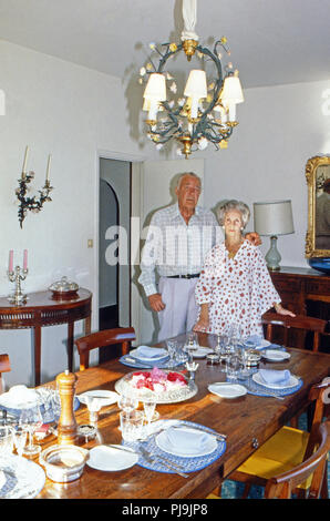 Prinz Bertil von Schweden im Urlaub in Sainte Maxime, Frankreich 1988. Prinz Bertil von Schweden über Ferienhäuser in Sainte Maxime, Frankreich 1988. Stockfoto