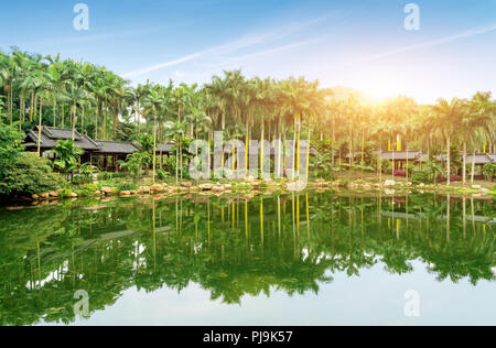 Guangxi Nanning Qingxiu Shan Landschaft, Seen und alten Gebäuden. Stockfoto