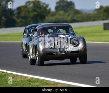 Paul Kennely, Jaguar XK 150 S, Jack Fairman Schale, Jaguar XK Herausforderung, Hawthorne Herausforderung, Aston Martin Owners Club Racing, Snetterton, Norfolk, Englan Stockfoto