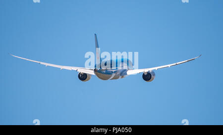 Fotografieren Flugzeuge Abheben von der Startbahn 23 in Glasgow International Airport, in der Nähe von Paisley, Schottland - 5. Juni 2018 Stockfoto