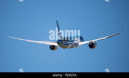 Fotografieren Flugzeuge Abheben von der Startbahn 23 in Glasgow International Airport, in der Nähe von Paisley, Schottland - 5. Juni 2018 Stockfoto