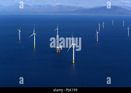 Die walney Nebenstelle in der Irischen See vor der Küste von Cumbria, der weltweit größten Offshore-Windpark Arbeiten am Mittwoch geöffnet hat. Stockfoto