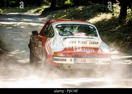 1984 Porsche 911 SC RS mit Fahrer Johan-Franck Dirickx auf dem Forest Rally stage Am Goodwood Festival 2018 von Geschwindigkeit, Sussex, UK. Stockfoto