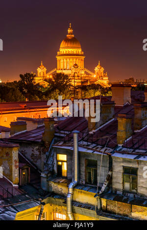 Blick auf St. Petersburg von den Dächern, die Isaak-kathedrale Stockfoto