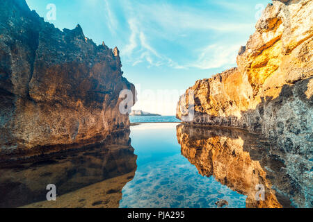 Angel's Billabong ist natürliche Infinity Pool auf der Insel Nusa Penida, Bali, Indonesien Stockfoto