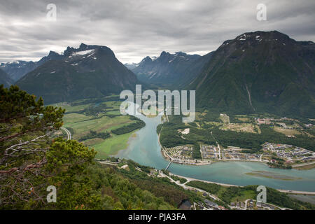 Stord Stadt und Rauma River von Rampestreken Stockfoto