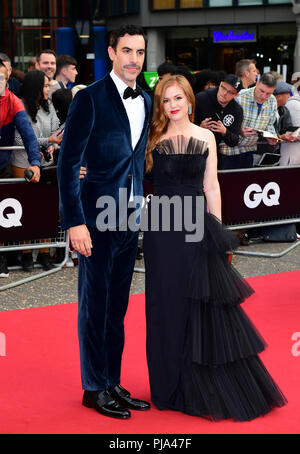 Sacha Baron Cohen und Isla Fisher für die GQ Männer des Jahres Awards 2018 in Verbindung mit Hugo Boss gehalten in der Tate Modern in London. Stockfoto