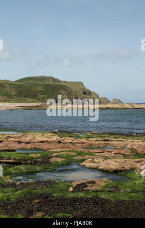 Blick über die Bucht nach Brighton & Hove Strand, Aberdeenshire, Schottland, Großbritannien. Stockfoto