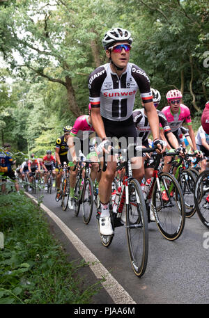 Edge Hill, Großbritannien. 5. September 2018. Die pelaton klettert Edge Hill während der OVO Energy Tour von Großbritannien am 5. September 2018 Credit: lovethephoto/Alamy leben Nachrichten Stockfoto