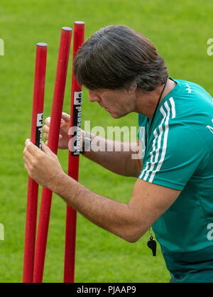 05. September 2018, Deutschland, München: Bundestrainer Joachim Loew nimmt Teil an das letzte Training der Deutschen Fußball-Nationalmannschaft. Der Deutsche Fußball-Bund wird die Nationalmannschaft von Frankreich am 6. September 2018 treffen. Foto: Peter Kneffel/dpa Stockfoto