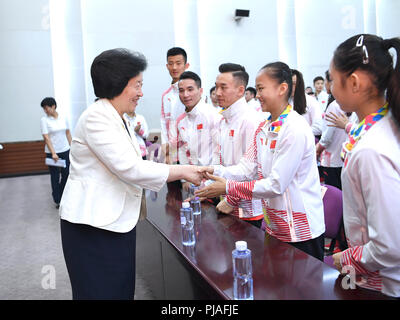 Peking, China. 5. Sep 2018. Chinesischen Vizepremier Sun Chunlan trifft sich mit den Mitgliedern der Delegation des Landes an die 2018 bei den asiatischen Spielen in Peking, die Hauptstadt Chinas, Sept. 5, 2018. Credit: Yan Yan/Xinhua/Alamy leben Nachrichten Stockfoto