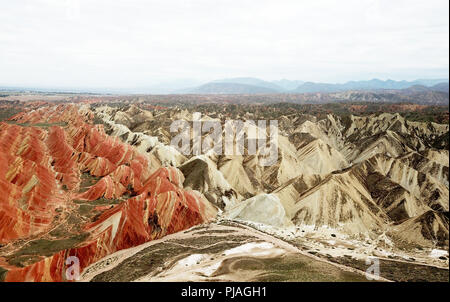 Zhangye. 5. Sep 2018. Luftaufnahme auf Sept. 5, 2018 zeigt die Landschaft des Danxia Relief in Zhangye Stadt im Nordwesten der chinesischen Provinz Gansu. Credit: Wei Hai/Xinhua/Alamy leben Nachrichten Stockfoto