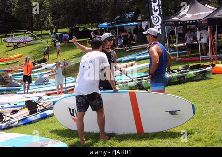 Orlando, Florida, USA. September 5, 2018 - Orlando, Florida, United States - Menschen nehmen an der Surf Expo am 5. September 2018 auf Bill Frederick Park an die Türkei See in Orlando, Florida. (Paul Hennessy/Alamy) Credit: Paul Hennessy/Alamy leben Nachrichten Stockfoto