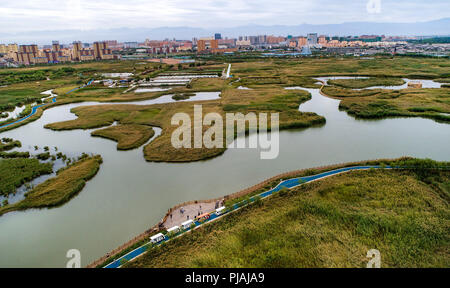 Zhangye. 5. Sep 2018. Luftaufnahme auf Sept. 5, 2018 zeigt eine Ansicht der Zhangye nationalen Wetland Park in Ganzhou Bezirk von Zhangye im Nordwesten der chinesischen Provinz Gansu. Credit: Tao Ming/Xinhua/Alamy leben Nachrichten Stockfoto