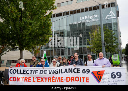 Lyon, Frankreich, 6. September 2018: Annahme des Anrufs aus der Gruppe der Wachsamkeit 69 (Collectif de Wachsamkeit 69), Mitglieder der linken Parteien und Verbände vor der AURA (Auvergne Region Rhône-Alpes) Regionale Gebäude des Rates in Confluence Bezirk Mittel-ost, Lyon (Frankreich) gegen die Öffnung zu protestieren, von Marion Marechal Le Pen, der Issep (Institut de Sciences sociales, Économiques et politiques), eine private Hochschule für Soziale, Ökonomische und Politische Wissenschaft garhered, Verdacht, eine politisch gesteuerte Bildung zu liefern. Foto: Serge Mouraret/Alamy leben Nachrichten Stockfoto