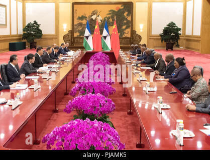Peking, China. 6. Sep 2018. Der chinesische Präsident Xi Jinping erfüllt mit der Lesotho Premierminister Motsoahae Thomas Thabane in der Großen Halle des Volkes in Peking, der Hauptstadt von China, Sept. 6, 2018. Quelle: Rao Aimin/Xinhua/Alamy leben Nachrichten Stockfoto