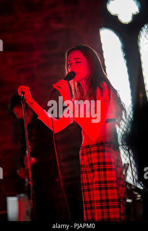 Norwegen, Bergen - 16. Juni 2018. Der australische Sänger und Songwriter NELKEN führt ein Live Konzert während der norwegischen Musik Festival Bergenfest 2018 in Bergen. (Foto: Gonzales Foto - Jarle H. Moe). Stockfoto