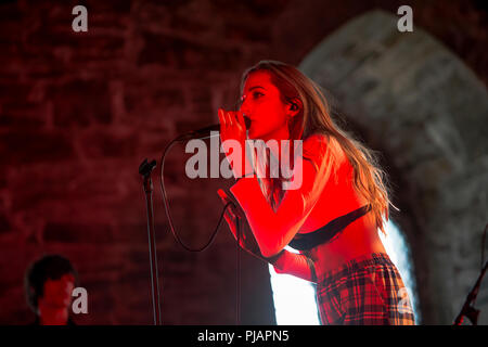 Norwegen, Bergen - 16. Juni 2018. Der australische Sänger und Songwriter NELKEN führt ein Live Konzert während der norwegischen Musik Festival Bergenfest 2018 in Bergen. (Foto: Gonzales Foto - Jarle H. Moe). Stockfoto