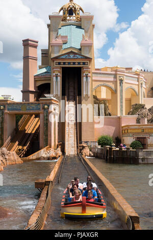 Die Reise nach Atlantis Fahrt in Seaworld, Orlando, Florida, ist ein Water Coaster Stockfoto