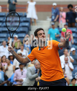 Grand Slam Champion Juan Martin Del Potro aus Argentinien feiert nach seinem Sieg 2018 US Open viertelfinalegleichen an Billie Jean King National Blueberry Stockfoto