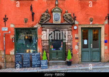 Stockholm, Schweden, 26. Oktober 2017: Café am berühmten Platz Stortorget im Herzen der Altstadt Gamla Stan. Stockfoto