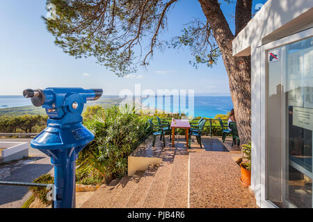 FORMENTERA, Spanien - 04 April, 2014: Blick vom Restaurant auf dem Hügel auf Panorama der Insel, Balearen Stockfoto