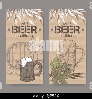 Zwei Labels mit Hand gezeichnet Bierfass, mug, Hopfen und Weizen auf Karton Hintergrund. Stock Vektor