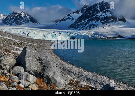 Gletscher Gullybreen, Landschaft von Magdalenefjorden oder Spitzbergen, Svalbard, Europa Stockfoto